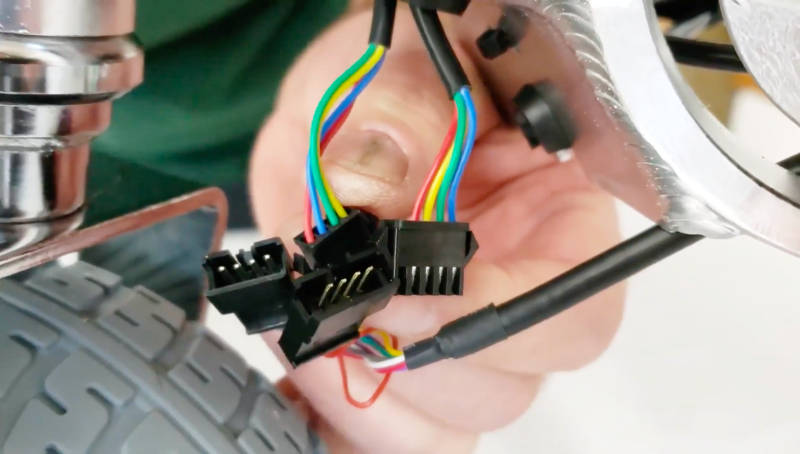 Kabel-Steckverbinder überprüfen